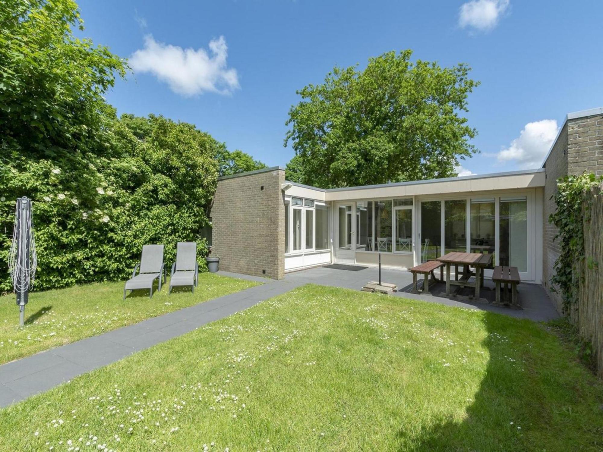 Cozy Bunglow With Patio Sint Maartensvlotbrug Exterior foto