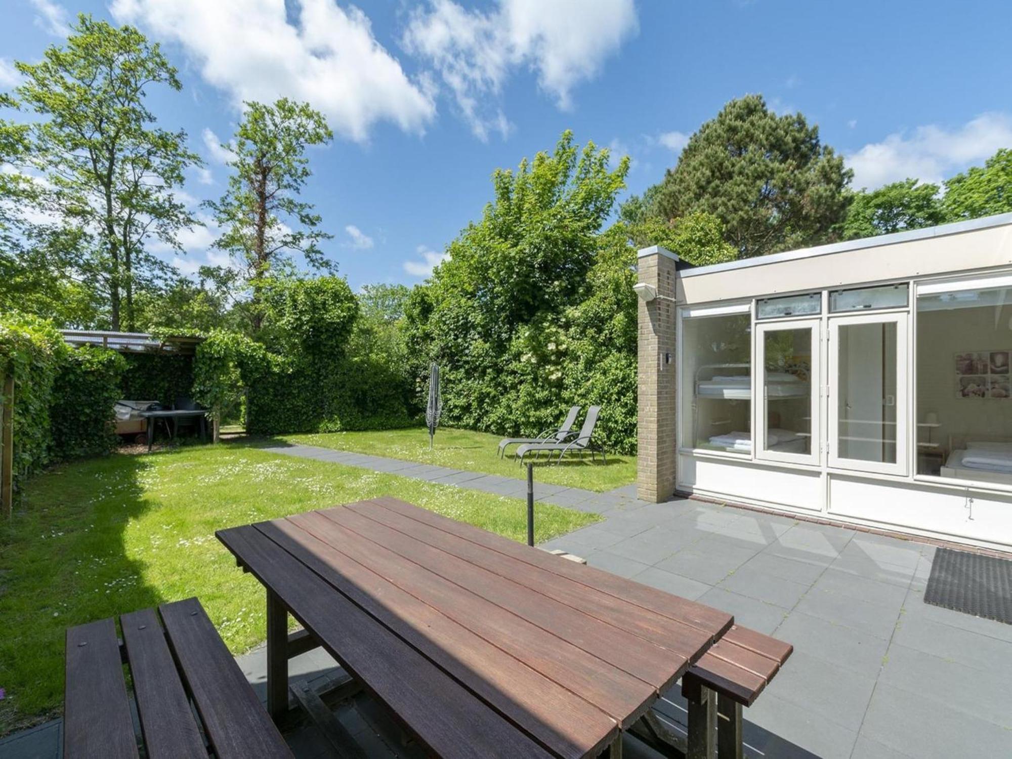 Cozy Bunglow With Patio Sint Maartensvlotbrug Exterior foto
